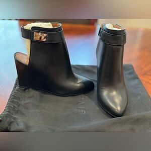 Authentic Givenchy ankle boots sz 38EU